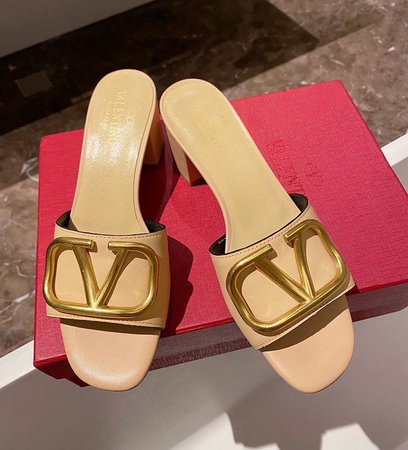 Valentino Garavani VLOGO leather sandals Beige