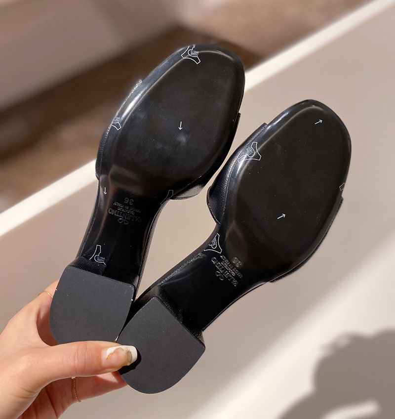 Valentino Garavani VLOGO leather sandals Black