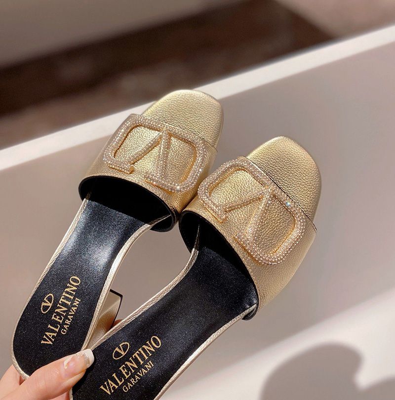 Valentino Garavani VLOGO leather sandals Golden