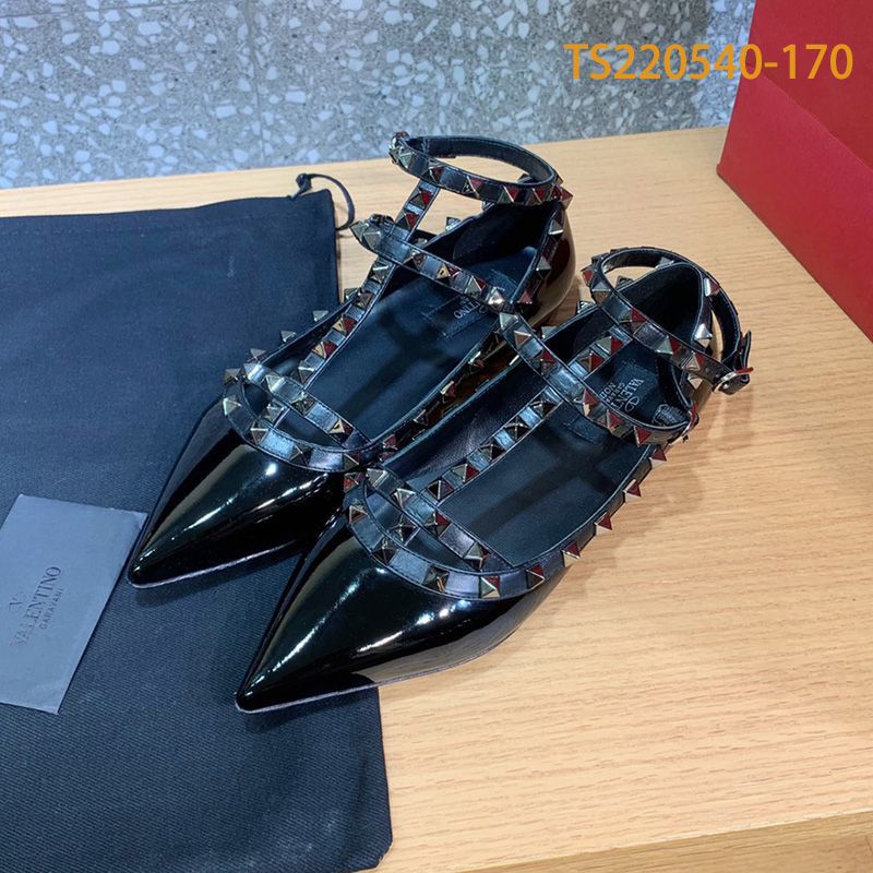 Valentino Patent Leather Rockstud Shoe 001