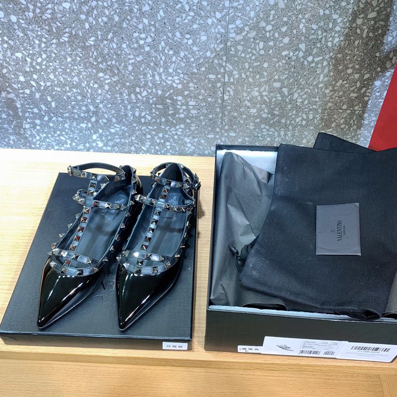 Valentino Patent Leather Rockstud Shoe 001