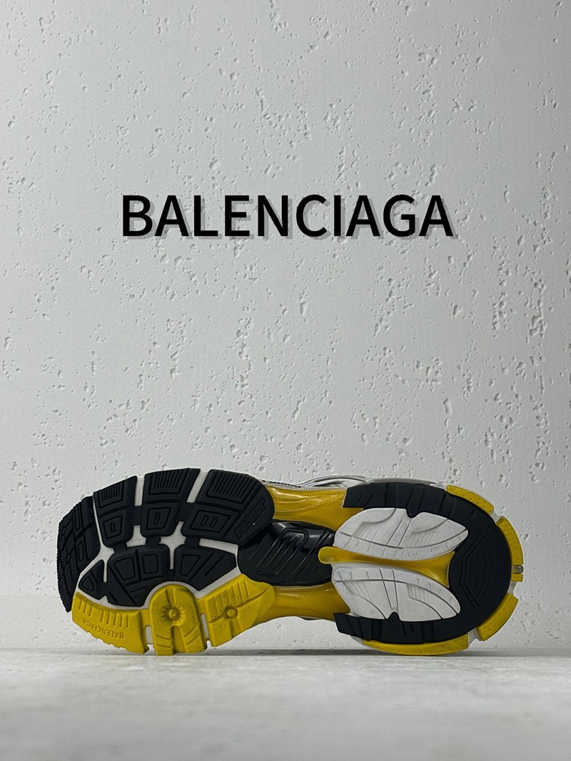 Balenciaga Runner Sneaker 027