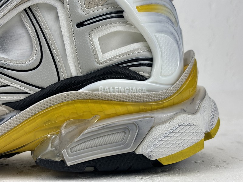 Balenciaga Runner Sneaker 027