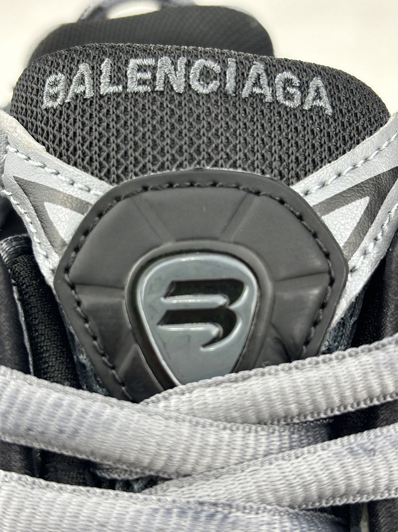 Balenciaga Runner Sneaker 031