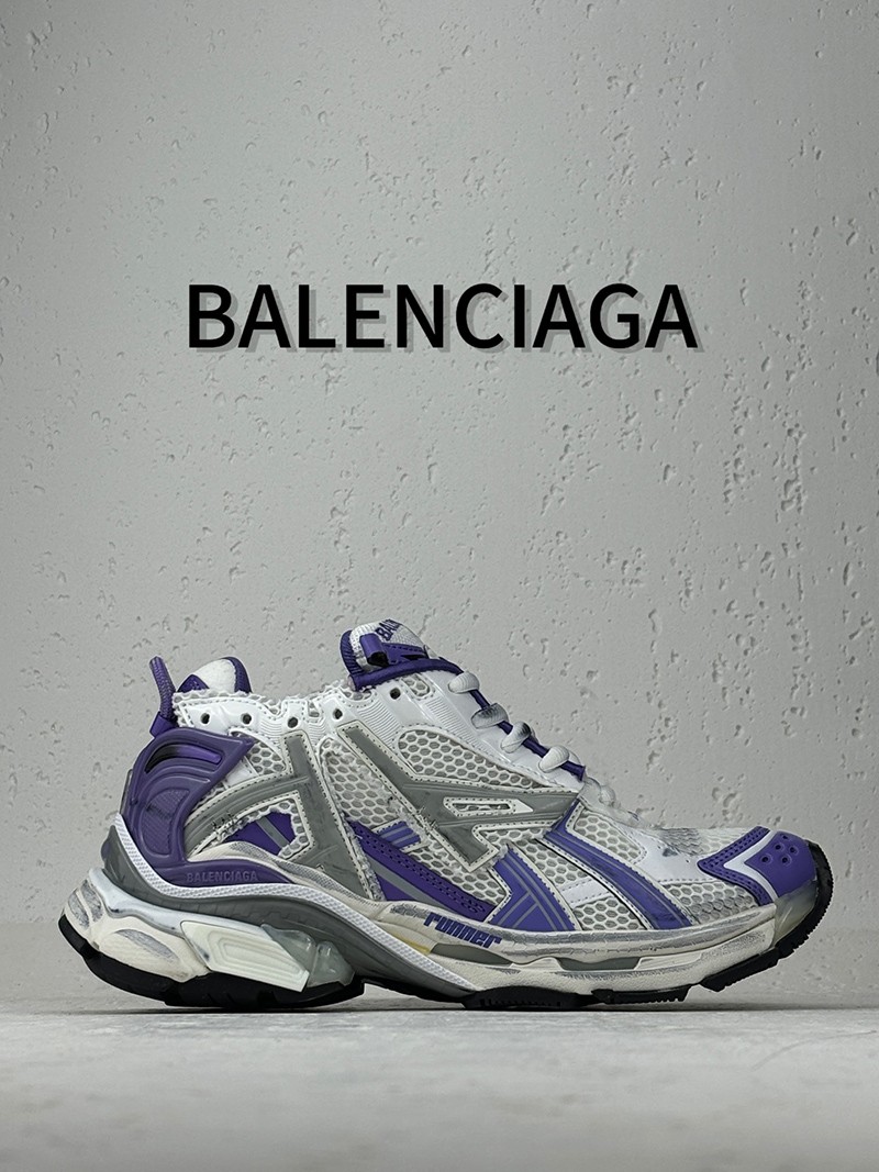 Balenciaga Runner Sneaker 032