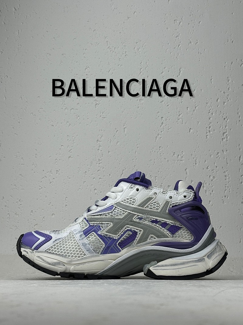 Balenciaga Runner Sneaker 032