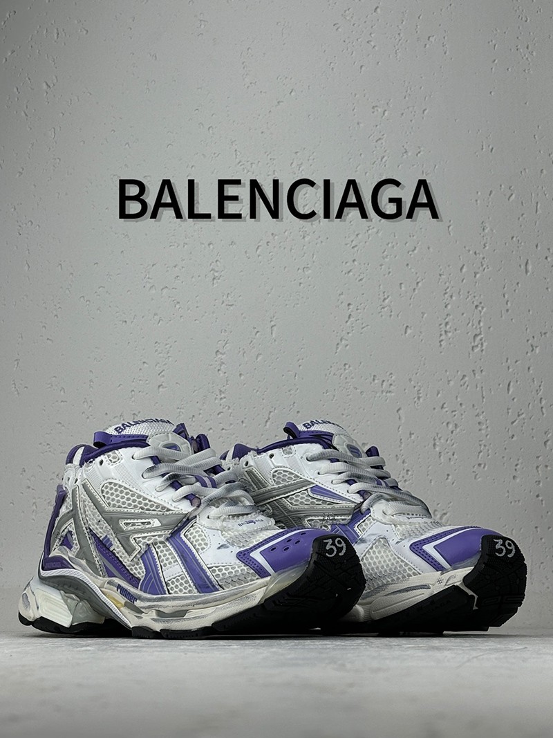 Balenciaga Runner Sneaker 032