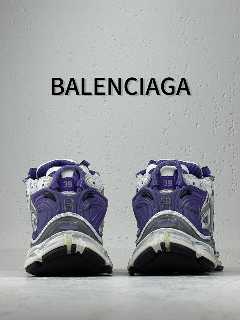 Balenciaga Runner Sneaker 032