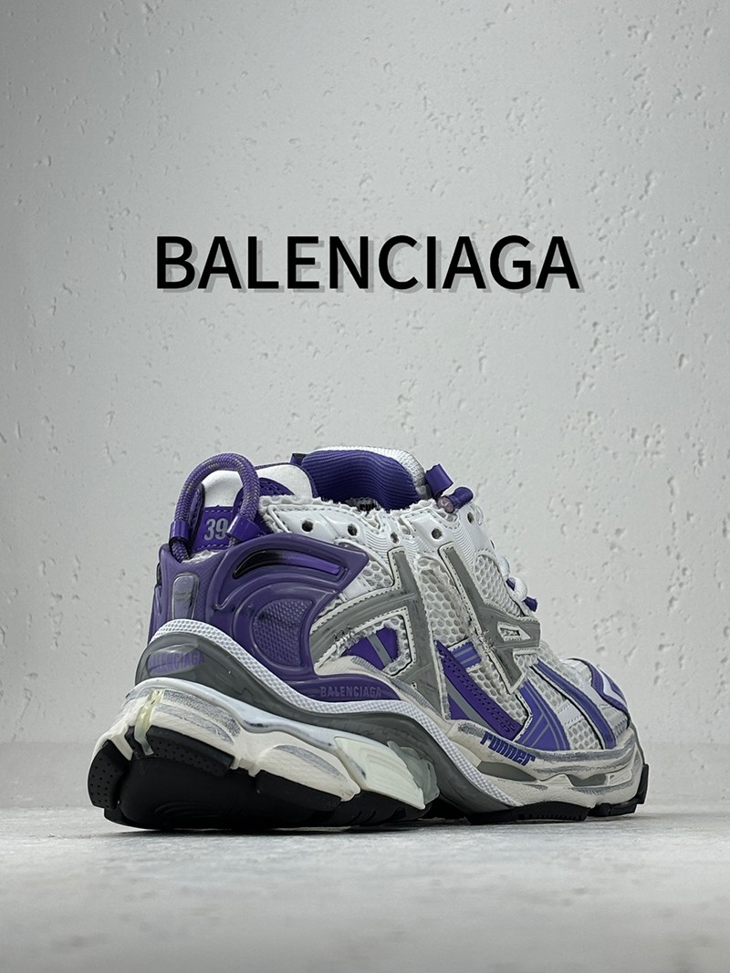 Balenciaga Runner Sneaker 032