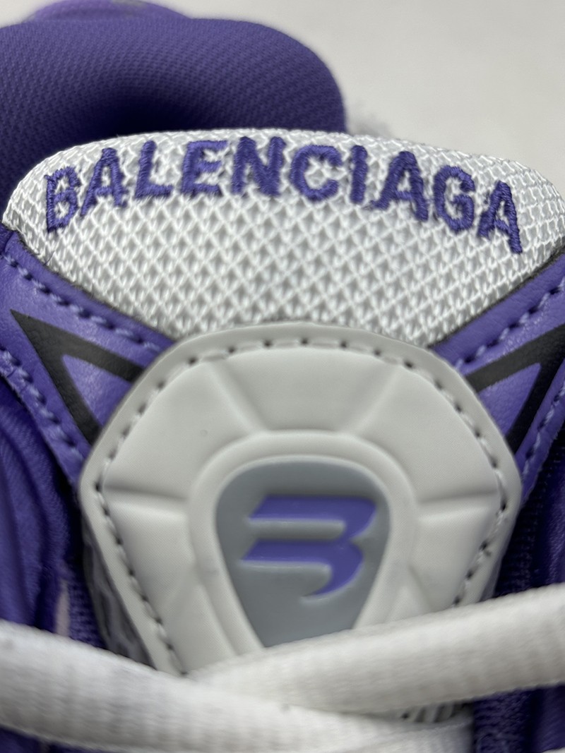 Balenciaga Runner Sneaker 032