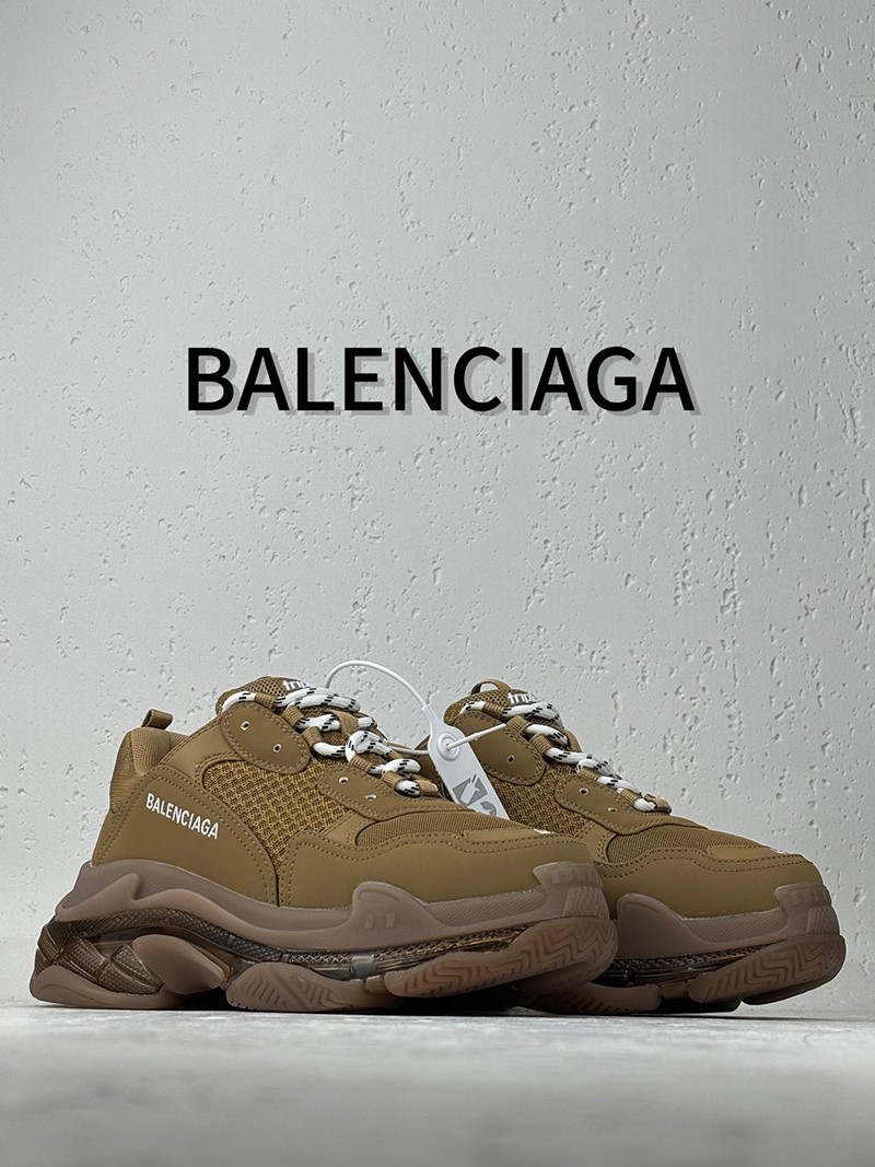 Balenciaga Triple S shoe 039