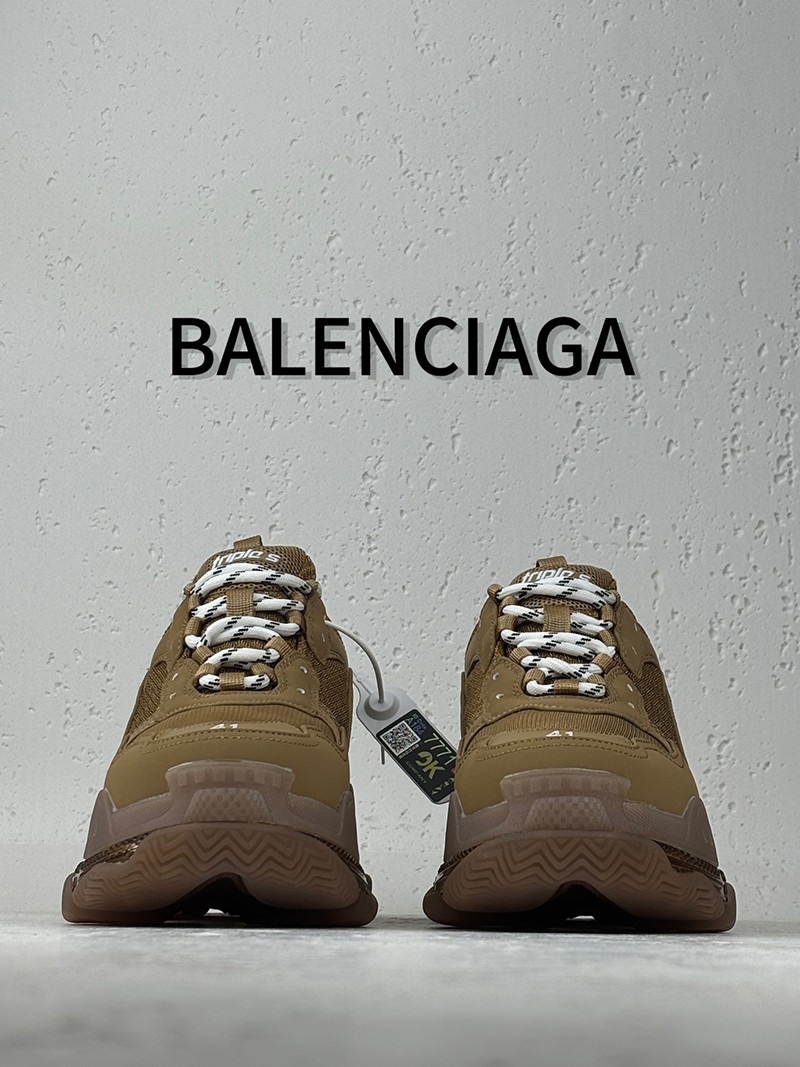 Balenciaga Triple S shoe 039