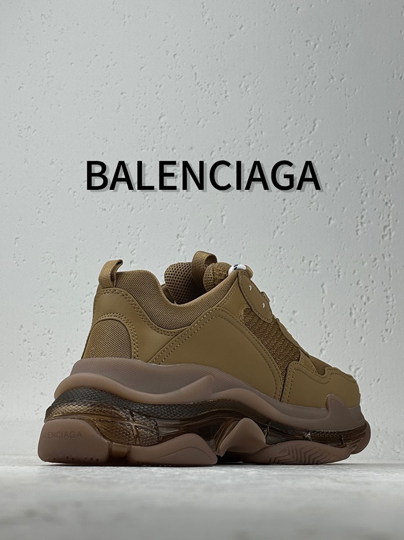 Balenciaga Triple S shoe 039