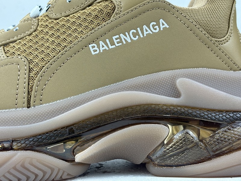 Balenciaga Triple S shoe 039