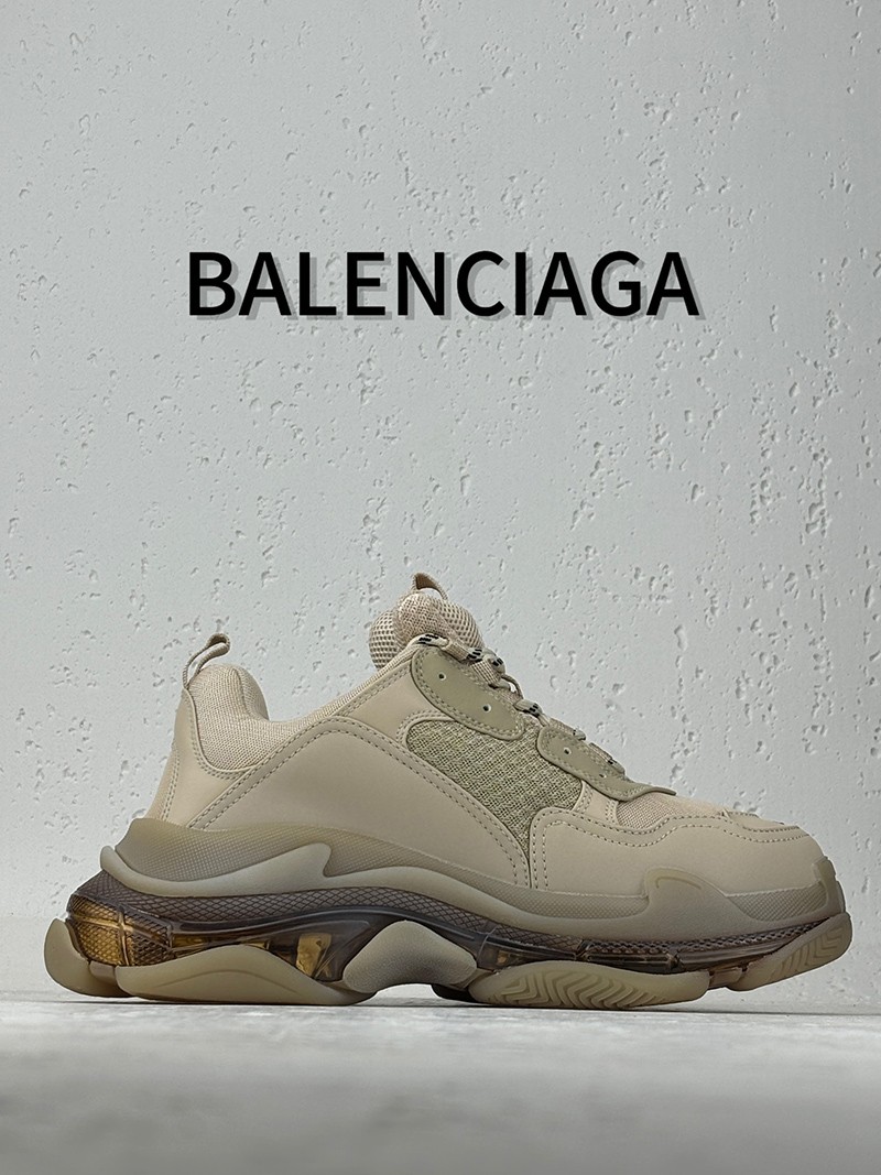 Balenciaga Triple S shoe 040