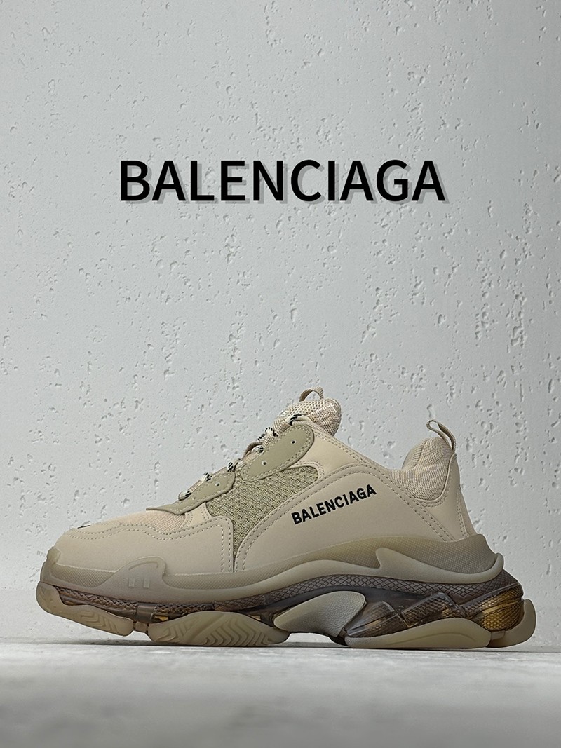 Balenciaga Triple S shoe 040