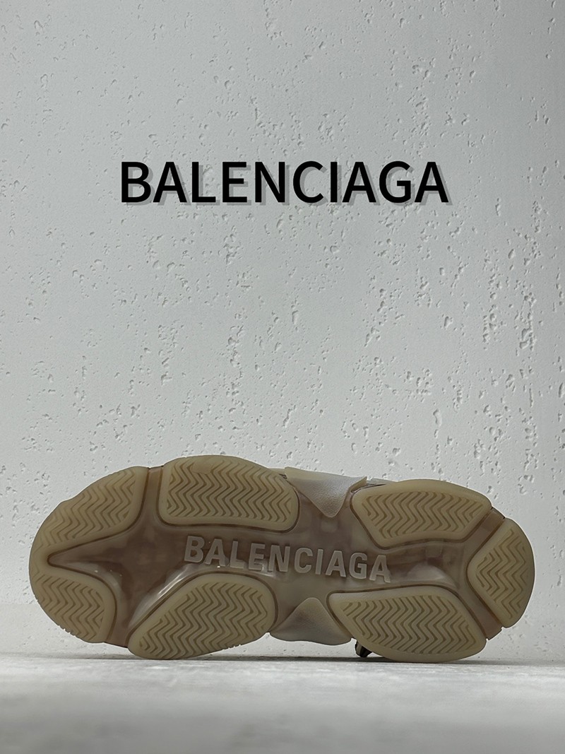 Balenciaga Triple S shoe 040