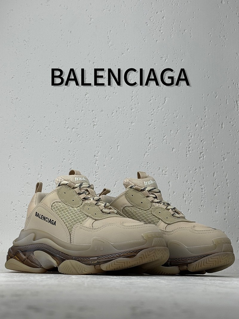 Balenciaga Triple S shoe 040