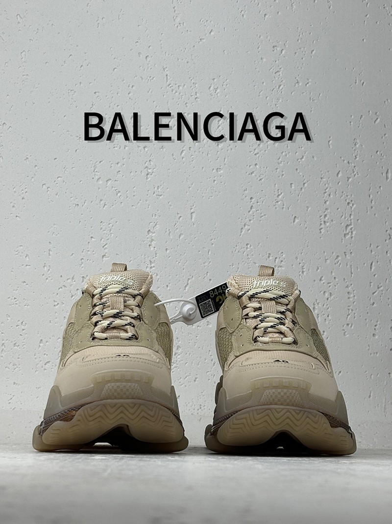 Balenciaga Triple S shoe 040