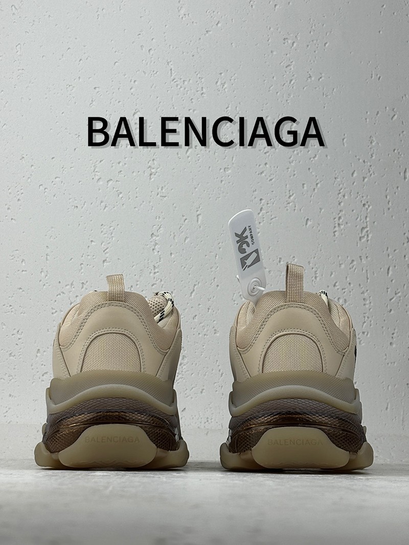 Balenciaga Triple S shoe 040