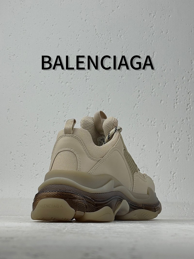 Balenciaga Triple S shoe 040