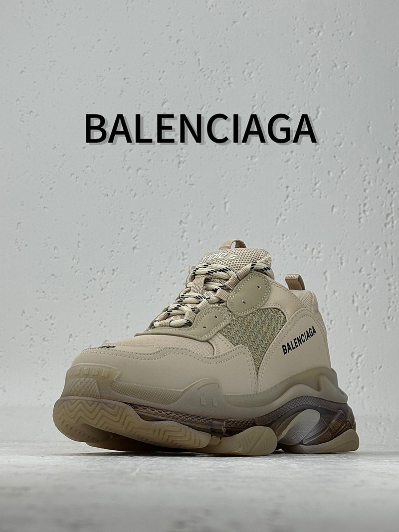 Balenciaga Triple S shoe 040