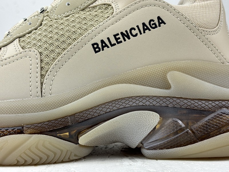 Balenciaga Triple S shoe 040