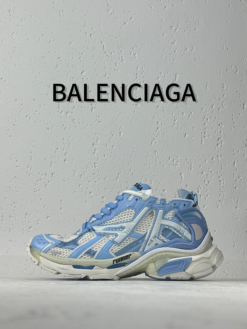 Balenciaga Runner Sneaker 041