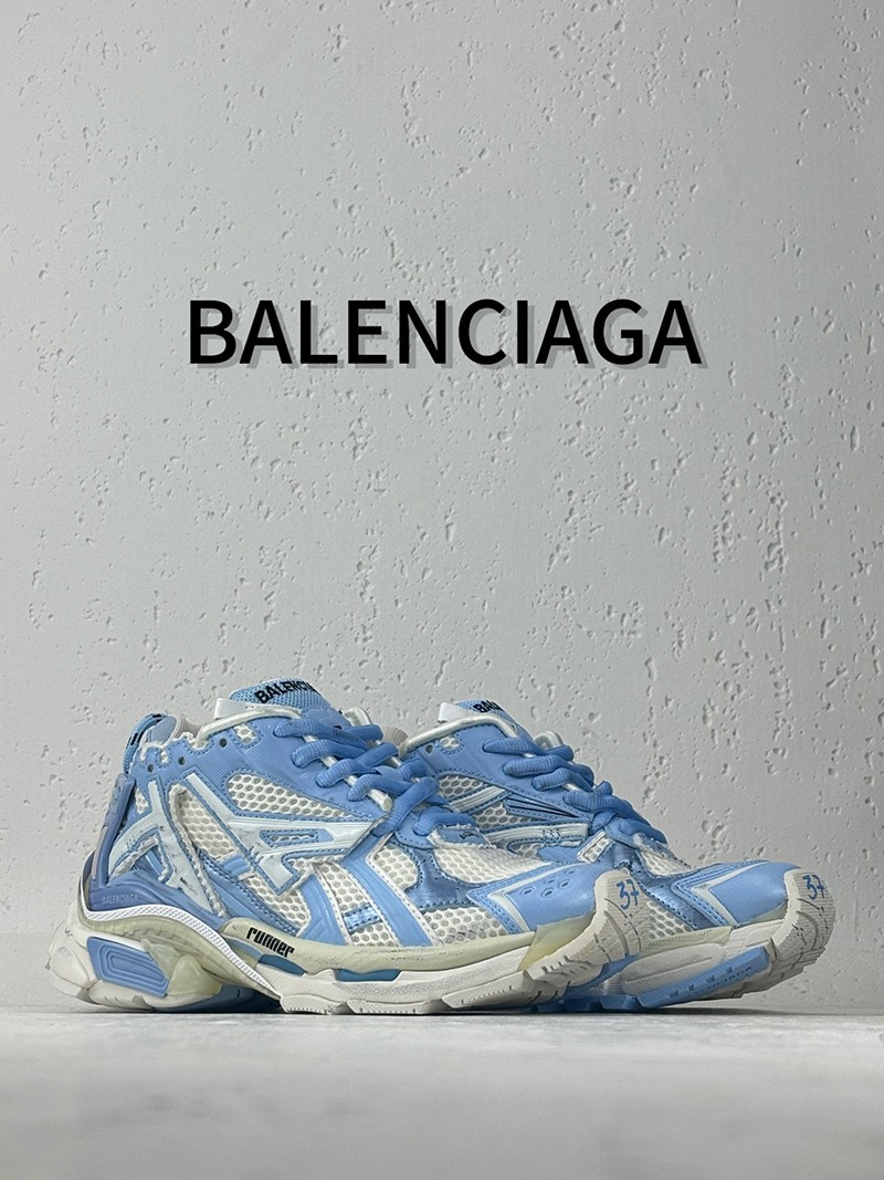 Balenciaga Runner Sneaker 041