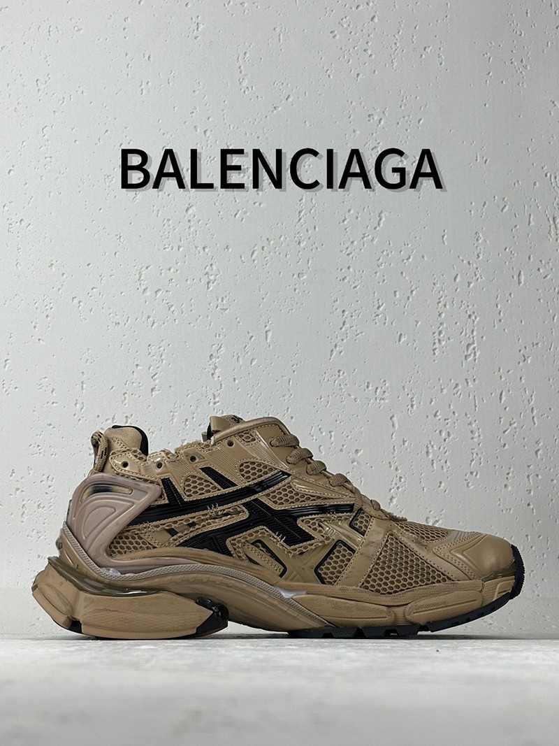 Balenciaga Runner Sneaker 042