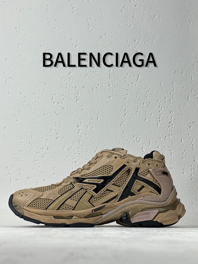 Balenciaga Runner Sneaker 042