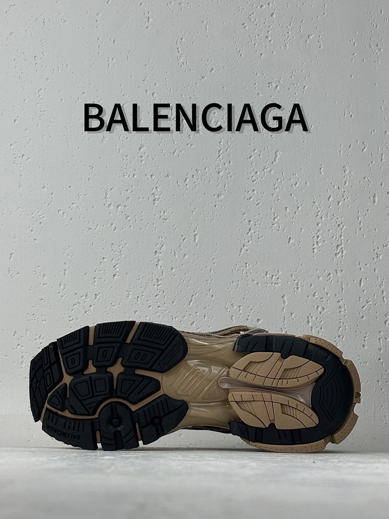 Balenciaga Runner Sneaker 042