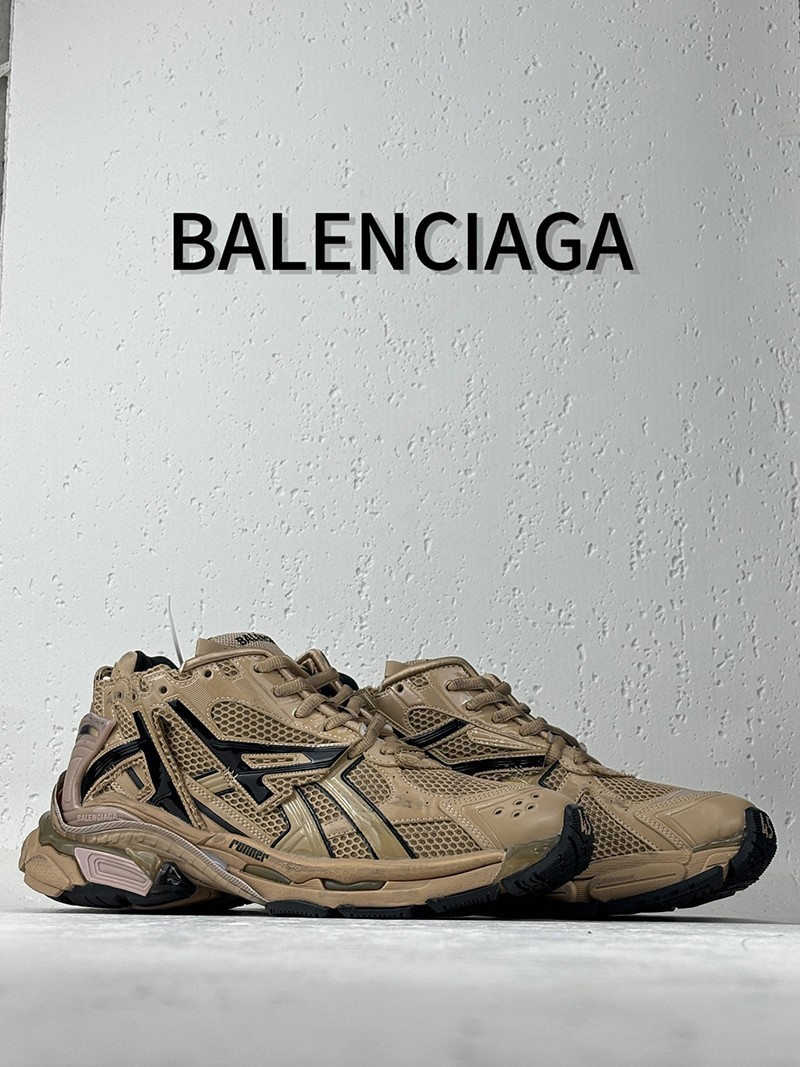 Balenciaga Runner Sneaker 042