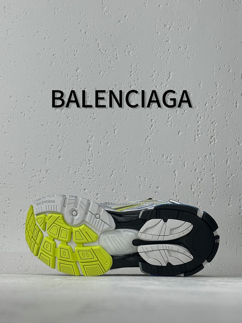 Balenciaga Runner Sneaker 043