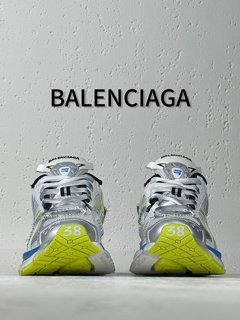 Balenciaga Runner Sneaker 043