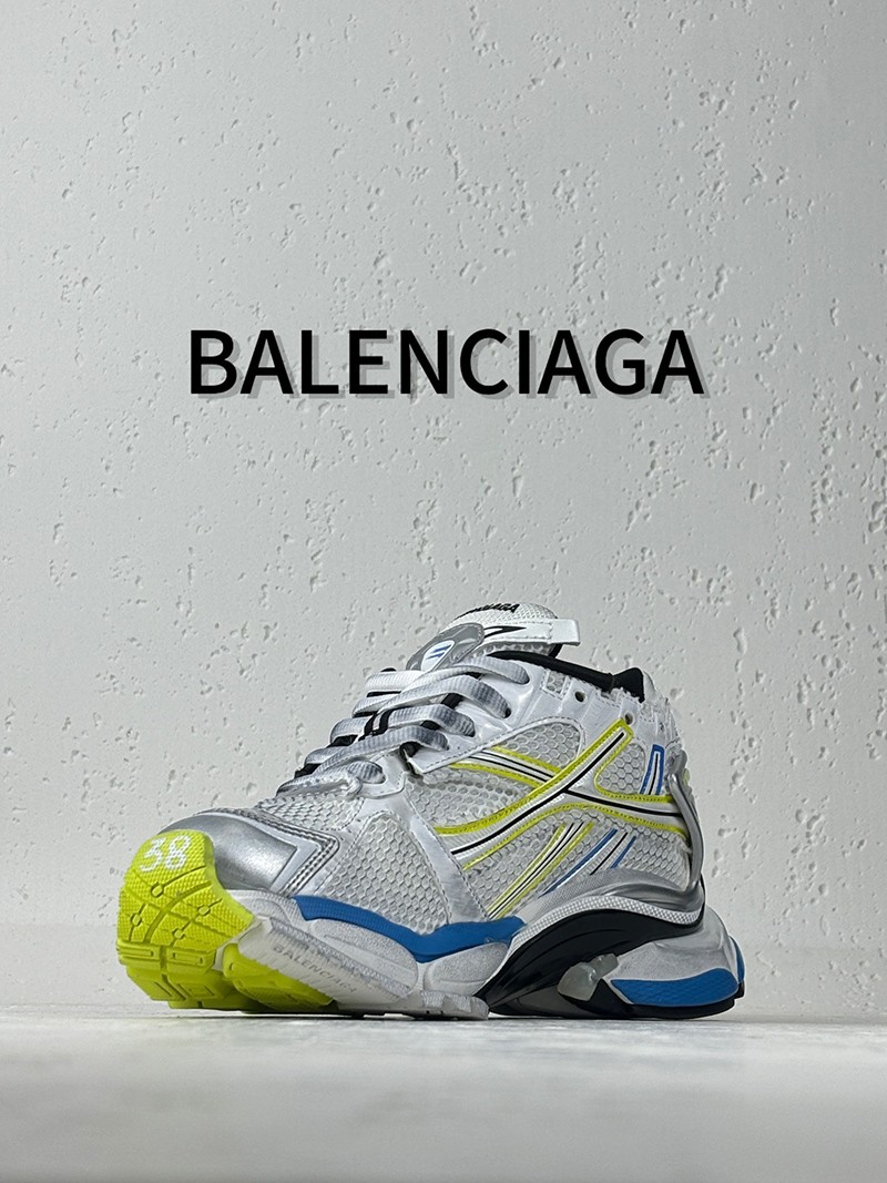 Balenciaga Runner Sneaker 043