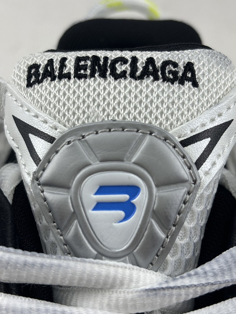 Balenciaga Runner Sneaker 043