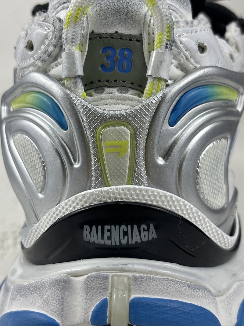 Balenciaga Runner Sneaker 043