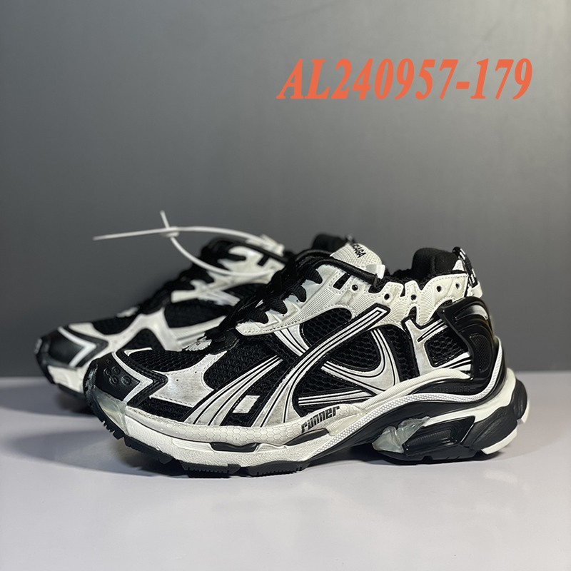 Balenciaga Runner Sneaker 060