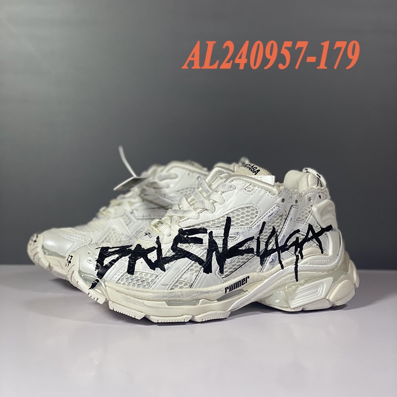 Balenciaga Runner Sneaker 073