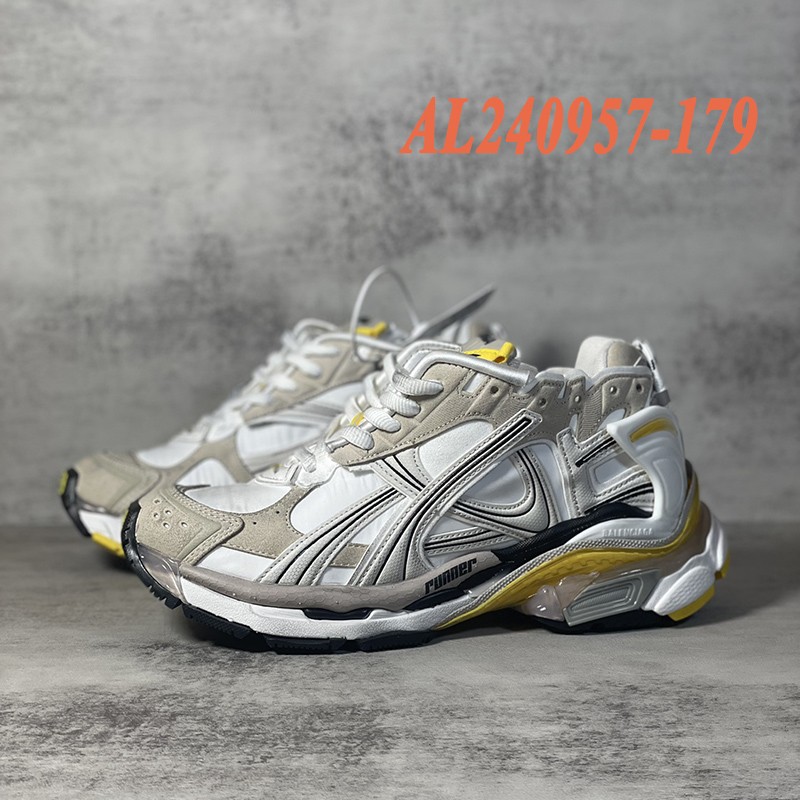 Balenciaga Runner Sneaker 050