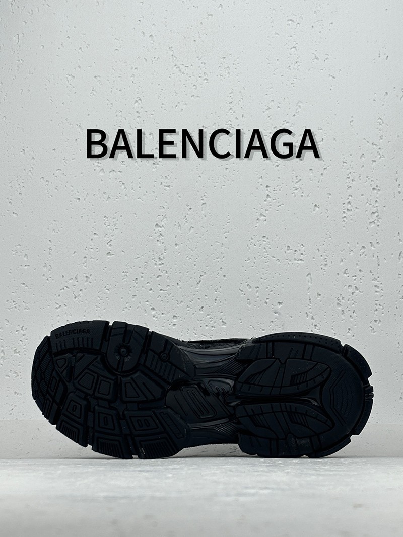 Balenciaga Runner Sneaker 046