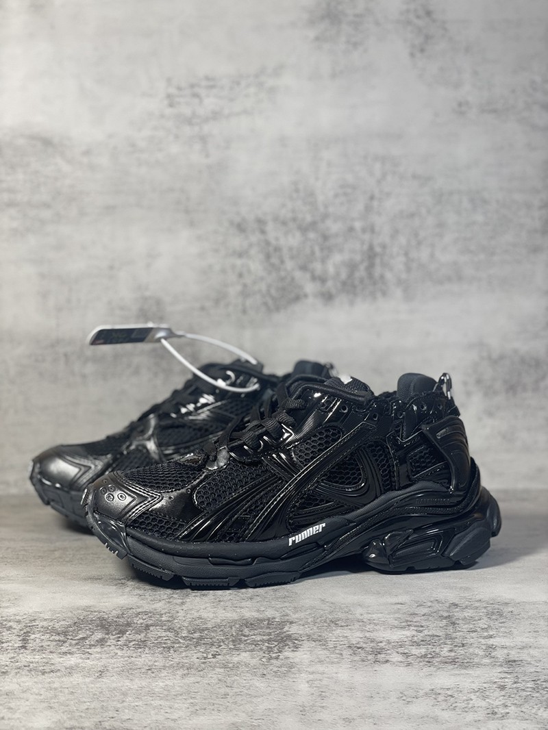 Balenciaga Runner Sneaker 051