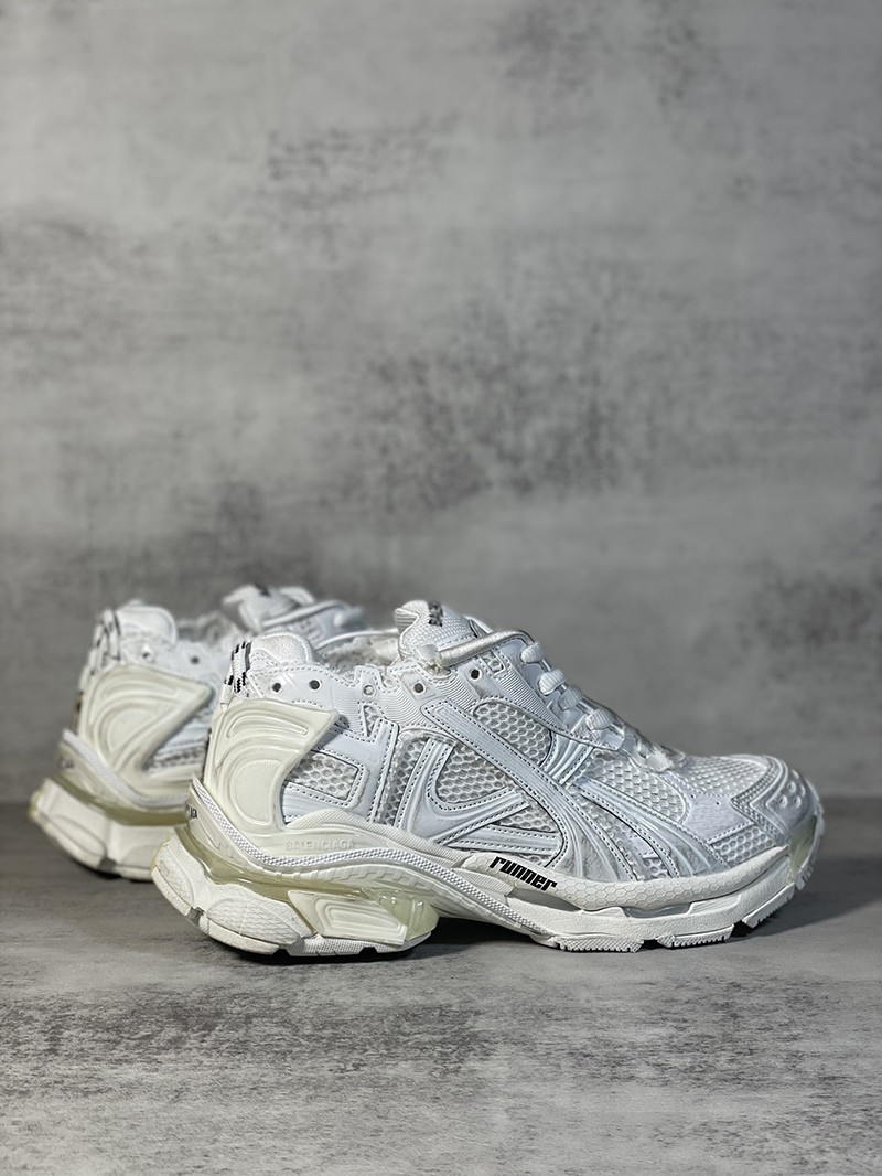 Balenciaga Runner Sneaker 055