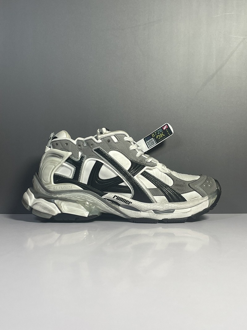 Balenciaga Runner Sneaker 058