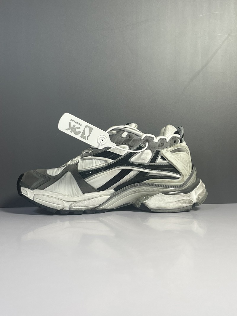 Balenciaga Runner Sneaker 058