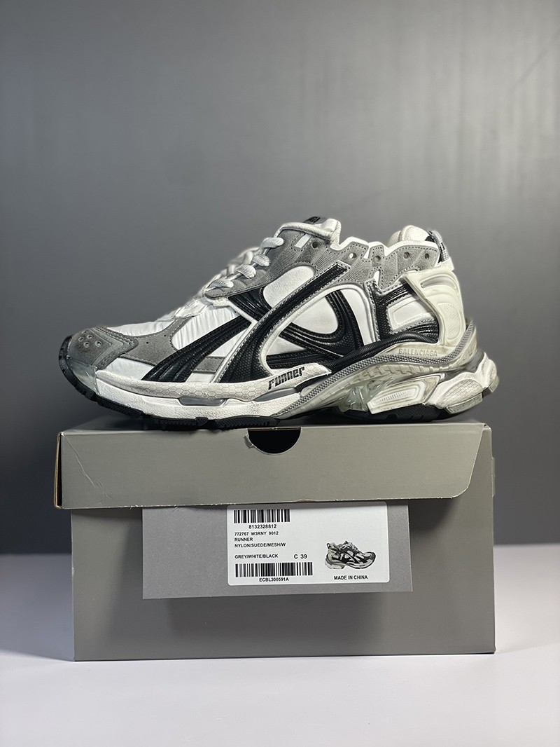 Balenciaga Runner Sneaker 058