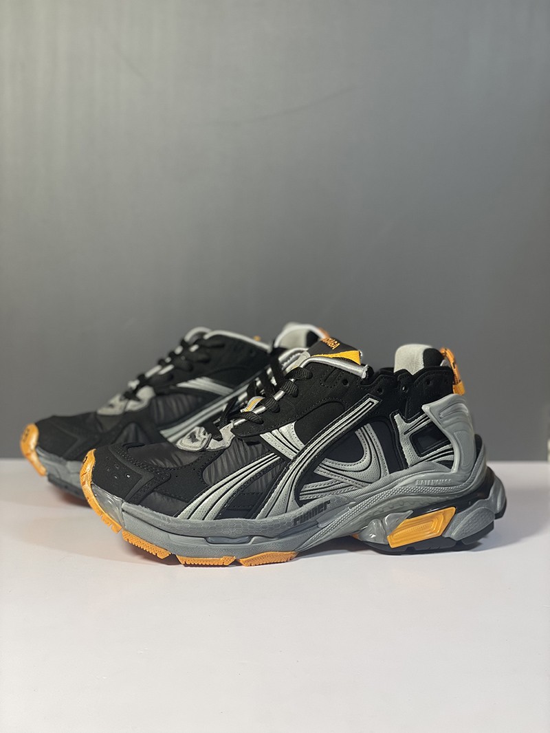 Balenciaga Runner Sneaker 059