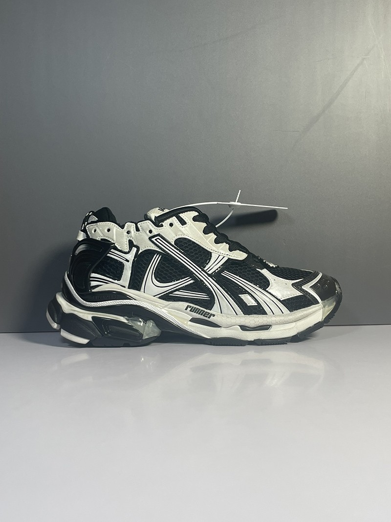 Balenciaga Runner Sneaker 060