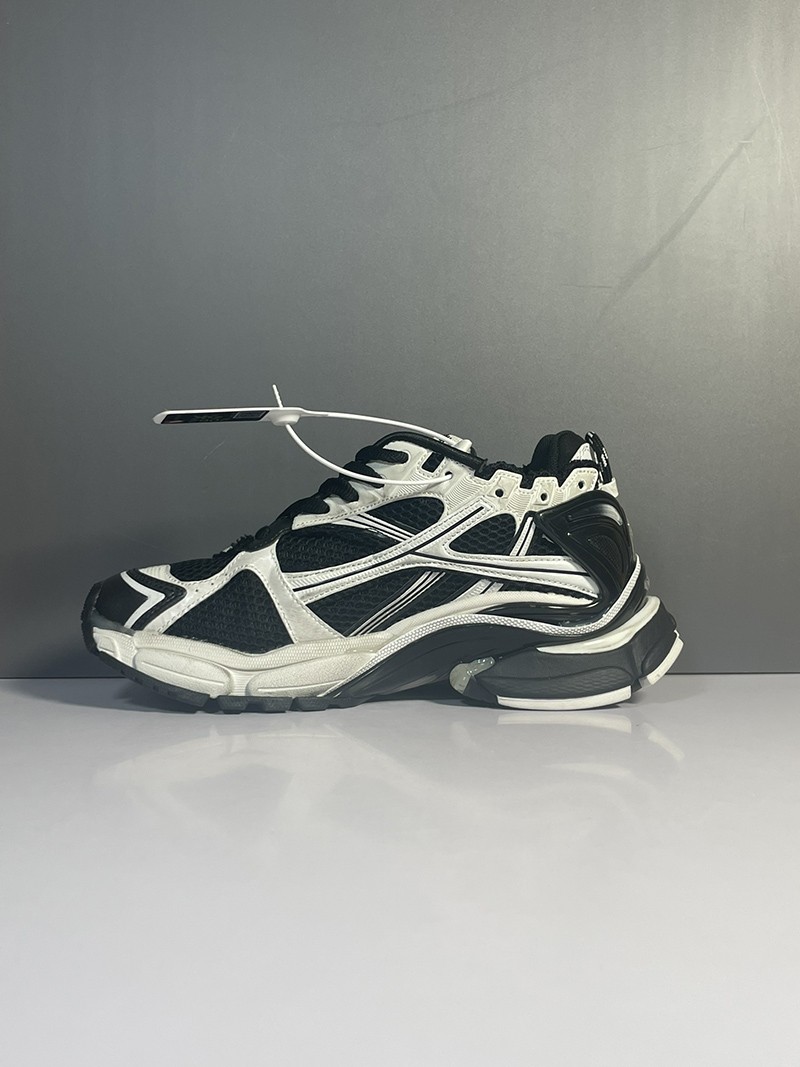 Balenciaga Runner Sneaker 060